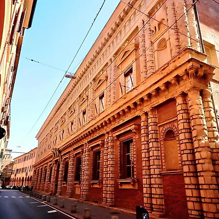 Fantuzzi Palace - Luxury In A 16th-century Palace