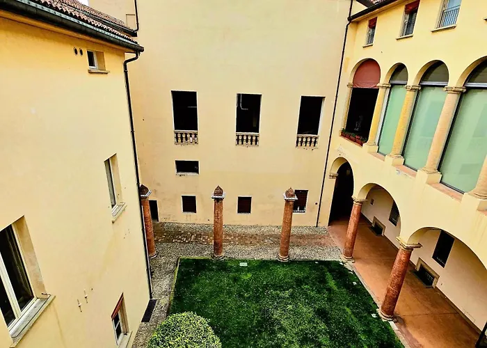 Daire Fantuzzi Palace Bolonya