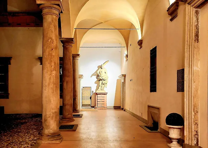 Fantuzzi Palace * Bolonya