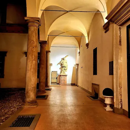 Fantuzzi Palace - Luxury In A 16th-century Palace *